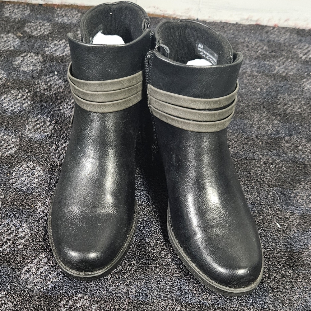 Easy Street Fernanda Ankle Boots NWT, Size 8